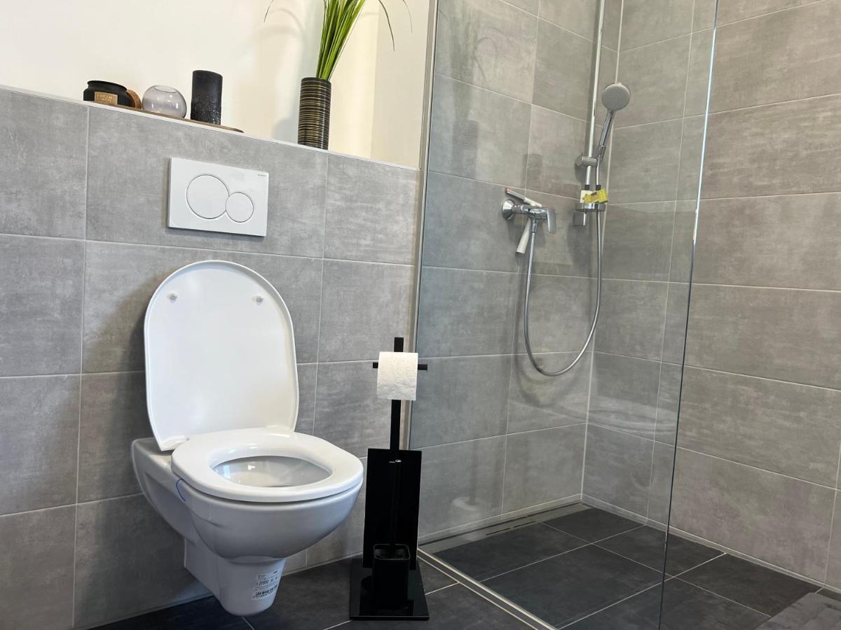 Designapartment Blue Sky -55M2-Free Parking & Wifi Graz Kültér fotó