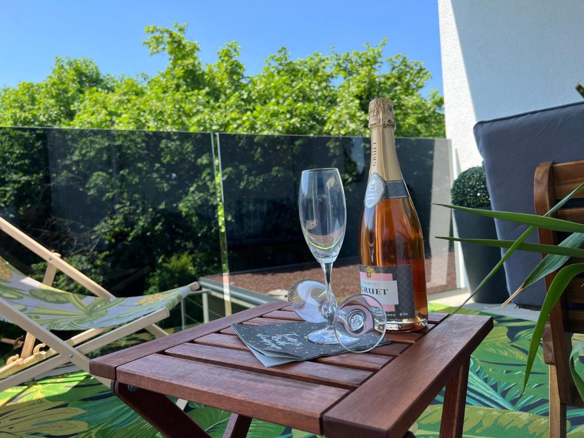 Designapartment Blue Sky -55M2-Free Parking & Wifi Graz Kültér fotó